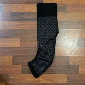 Lululemon in the flow crop